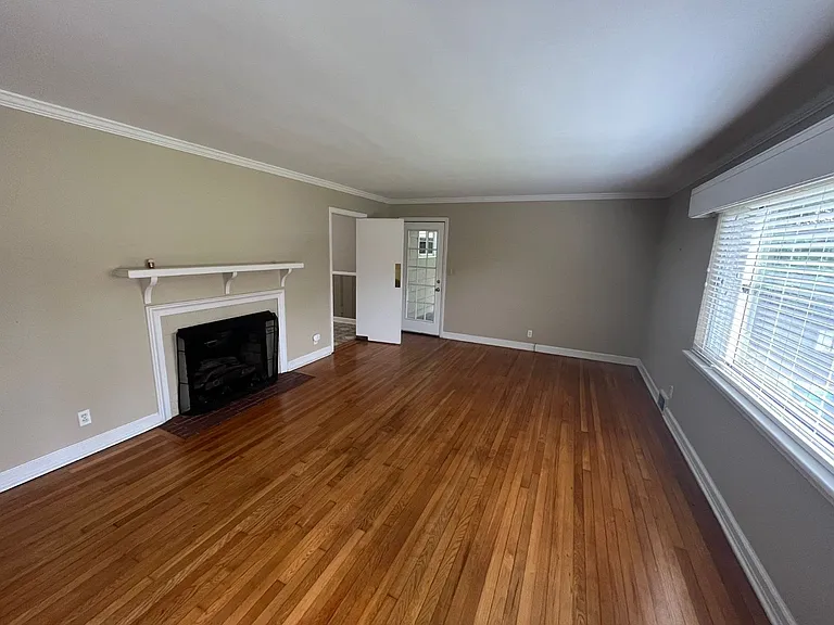 97 Appletree St — Photo 2