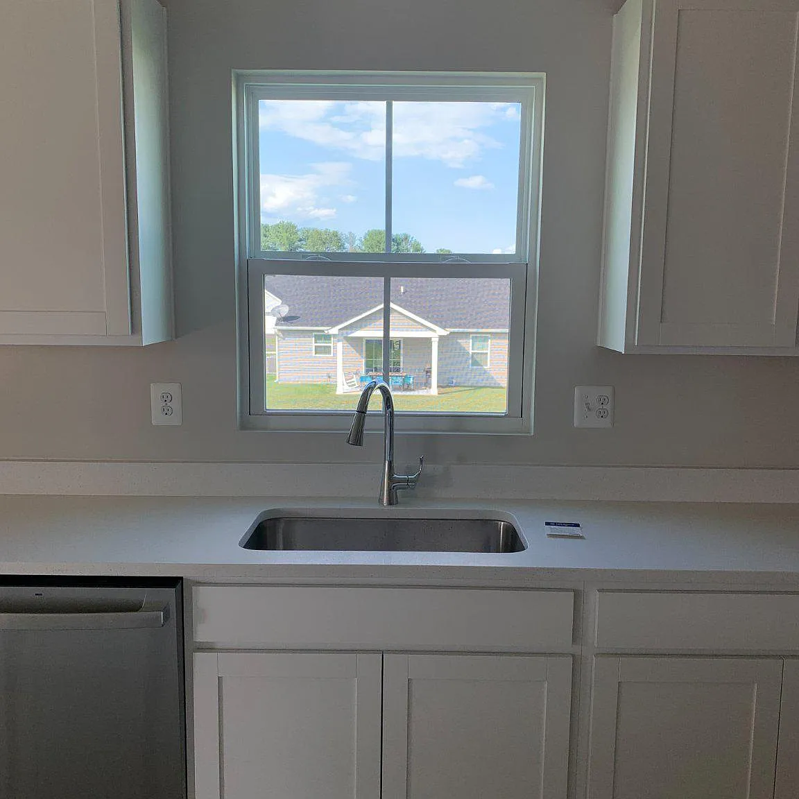 5 bed, 3.0 bath, 2849 sqft, $2,600 — Photo 4
