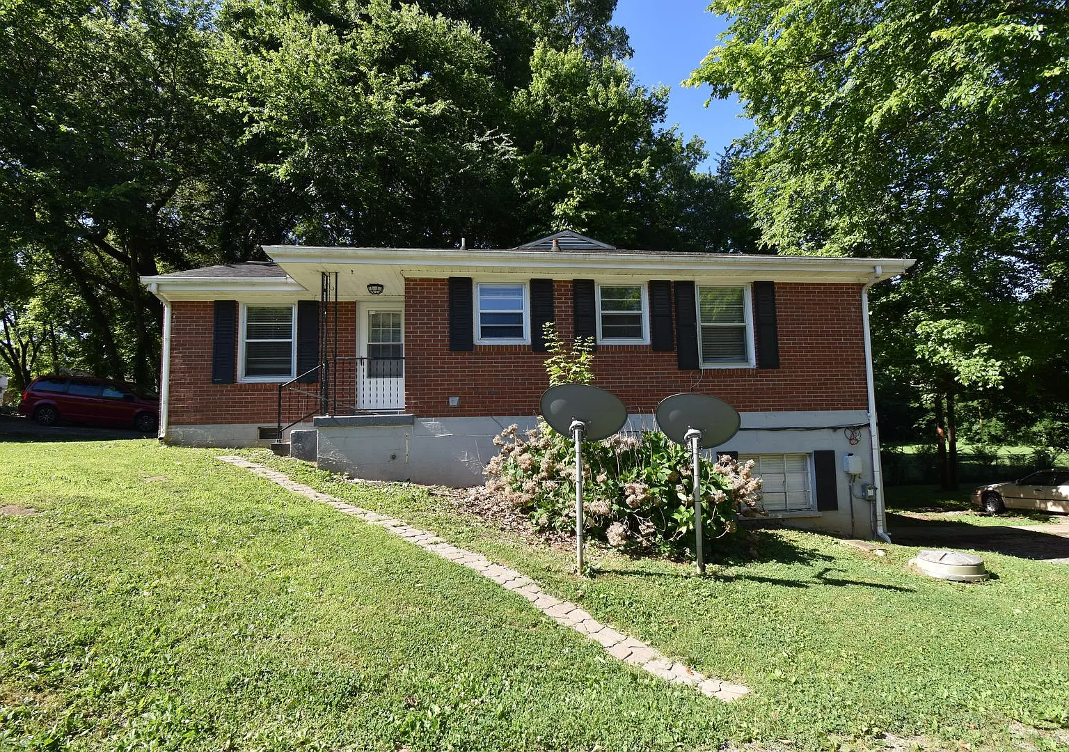 Hietts Ln - 406 — Photo 2