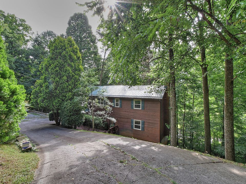 1st image of 1513 Strawberry Ln