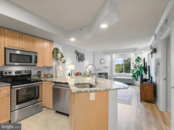 3101 N Hampton Dr APT 416, Alexandria, VA 22302