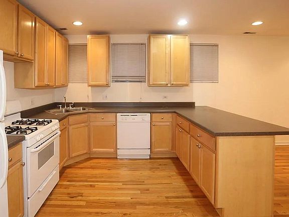 Kitchen (not pictured: new granite countertops)