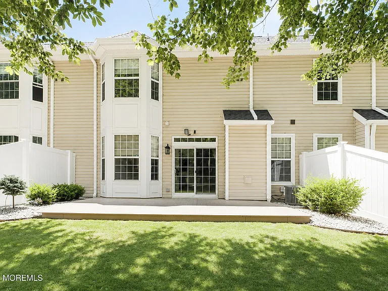 183 Shinnecock Dr — Photo 34