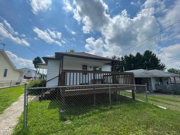 608 1st St, Windsor Heights, WV 26075