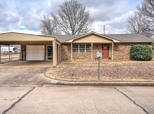 201 SE 10th St, Pryor, OK 74361