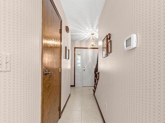 5th image of 1185 E College Ave