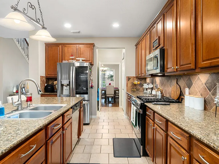 24647 Hampton Lakes Dr — Photo 13