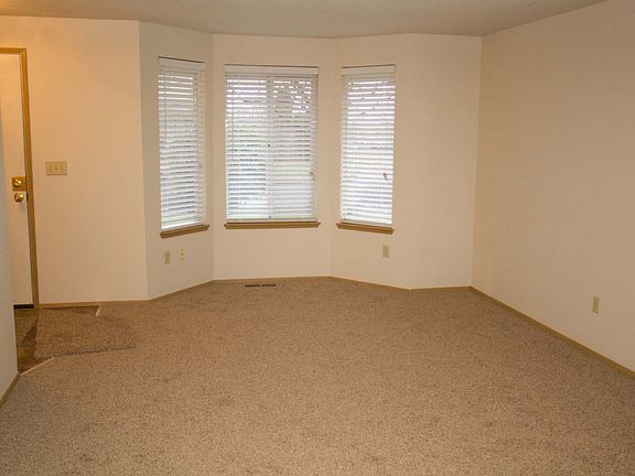 5th image of 15411 NE 44th St