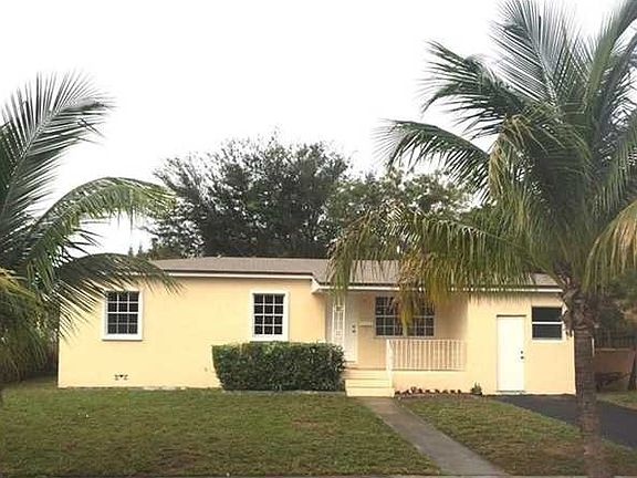 3rd image of 15720 NE 15th Ave