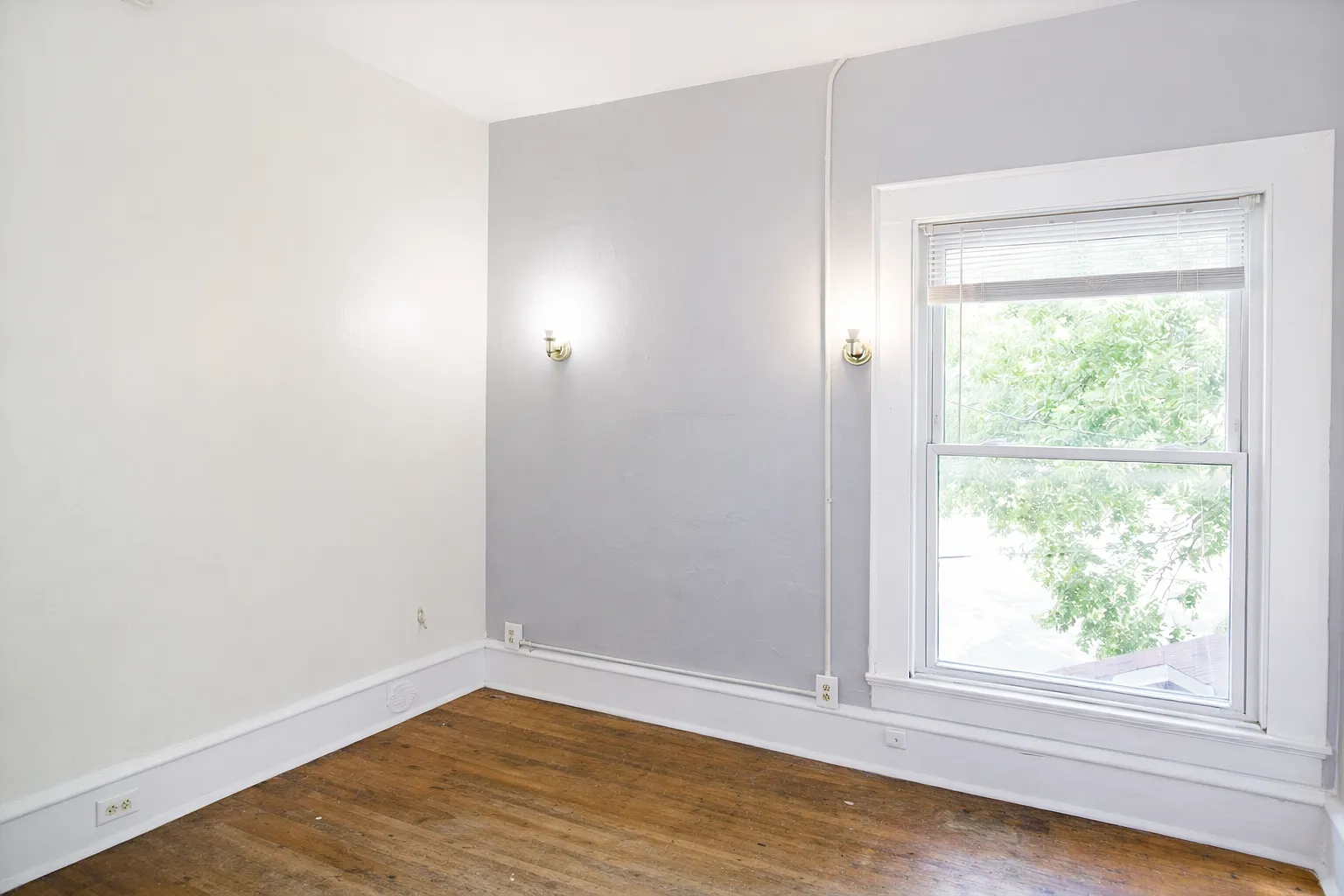 10 bed, 5612 sqft, $500 — Photo 2