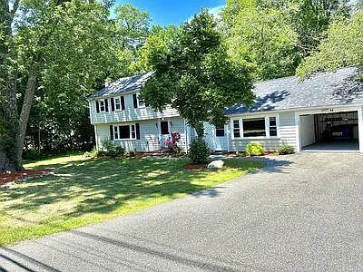 4 bed, 2.5 bath, 2322 sqft, $6,150 — Photo 2