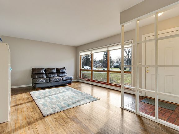 3rd image of 500 E Robertson St