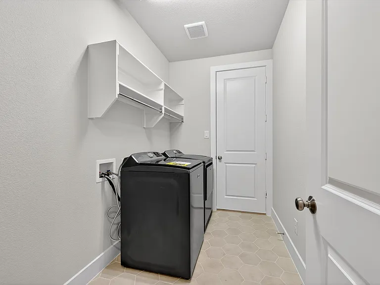 4123 Windy Point Rd — Photo 13