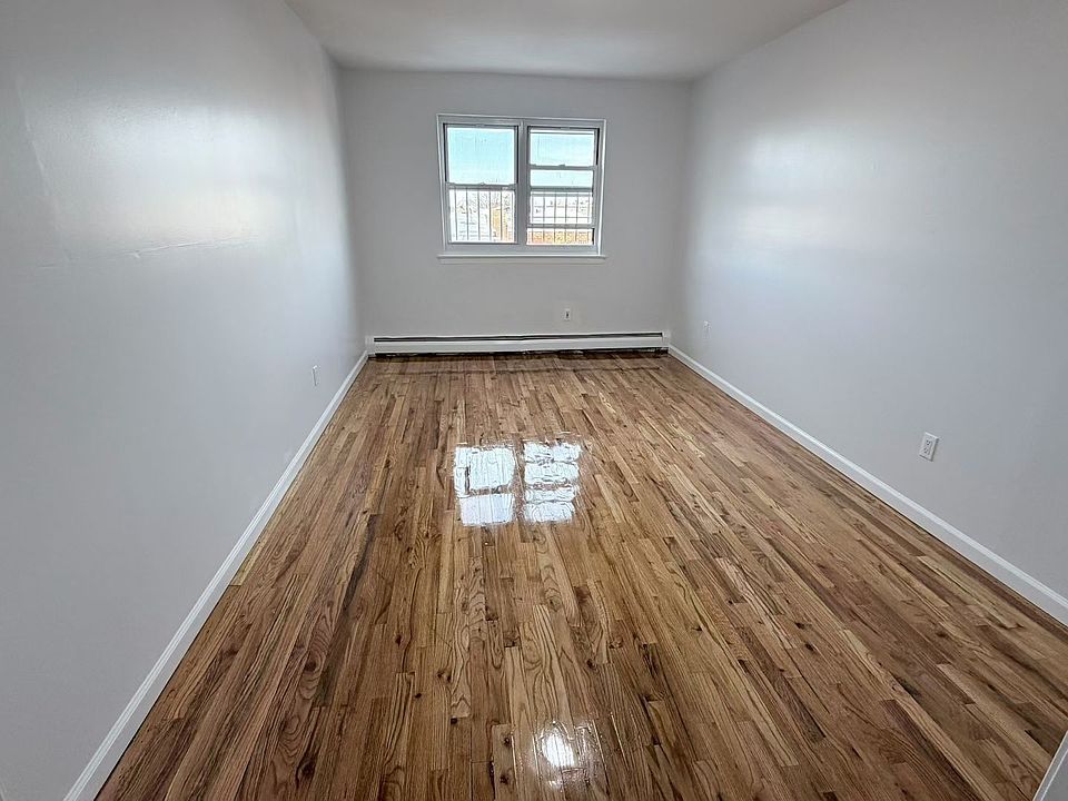 1st image of 11025 55th Ave Floor 3
