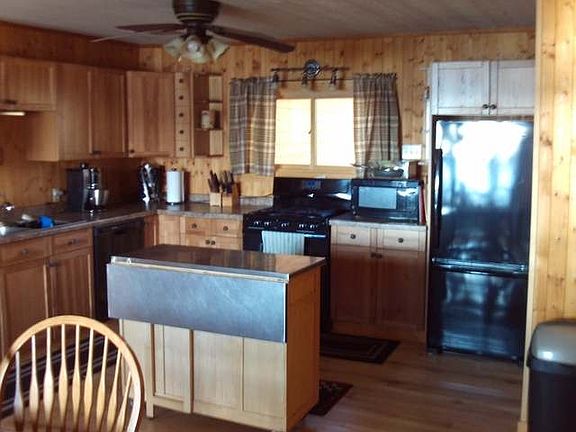 3rd image of 1076 Peach Ln