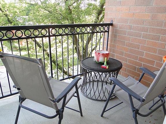 5th image of 190 W Johnson St Unit 304