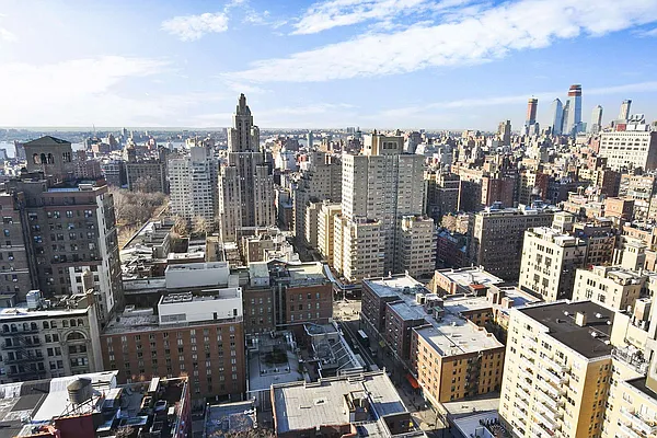 Sold by Compass | media 9