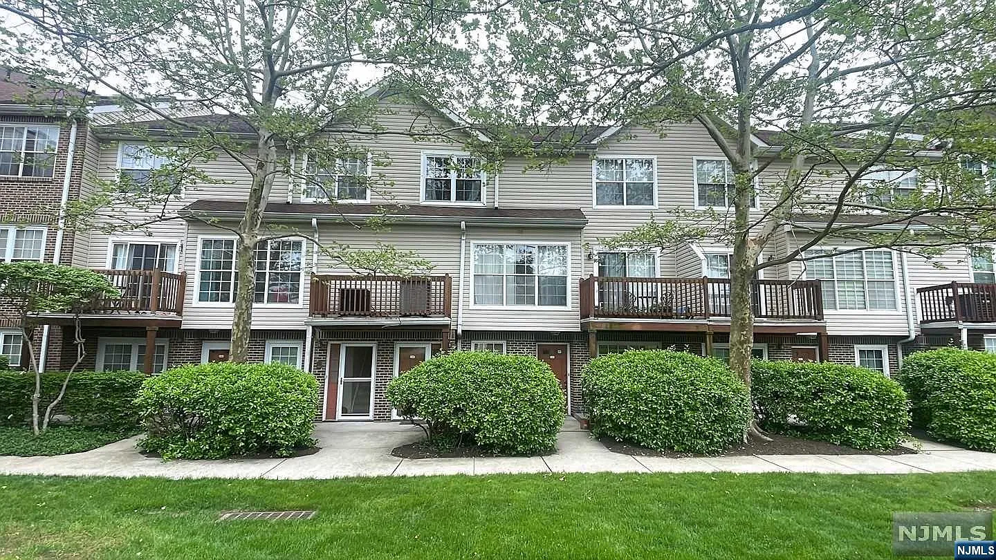 1422 Westgate Dr photo 1