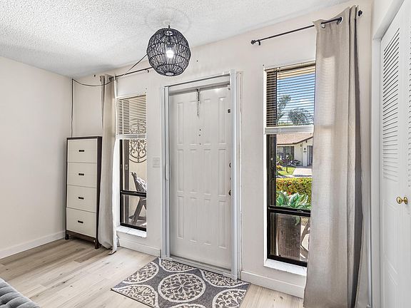 4th image of 6109 Peachtree Lane