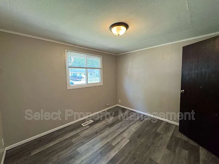 1210 Asbury Dr — Photo 7