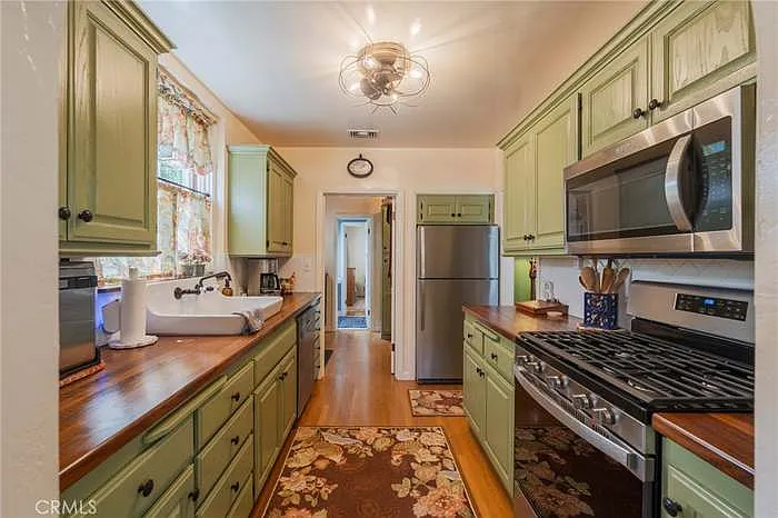 331 N Pine St — Photo 4