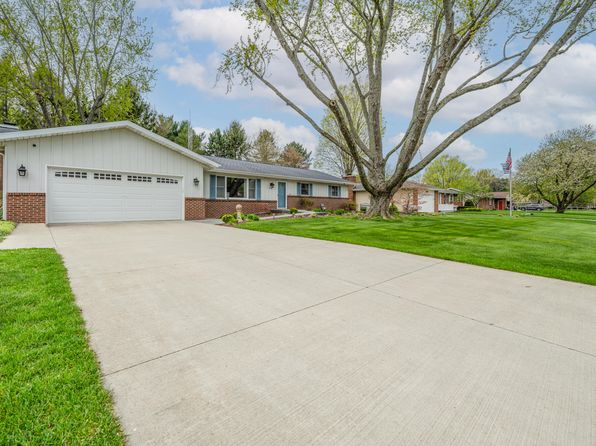1452 Saint Joseph Cir, Saint Joseph, MI 49085