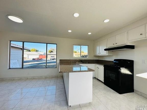 2nd image of 2432 Oceanic Dr