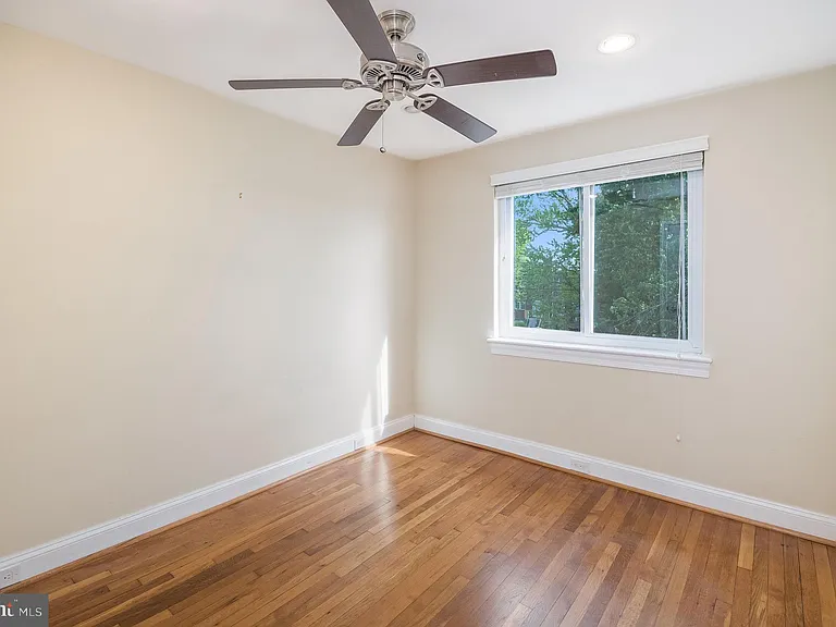 320 Wesmond Dr — Photo 14
