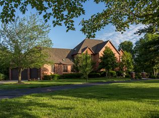 520 W Rivendale Dr, Springfield, MO 65810