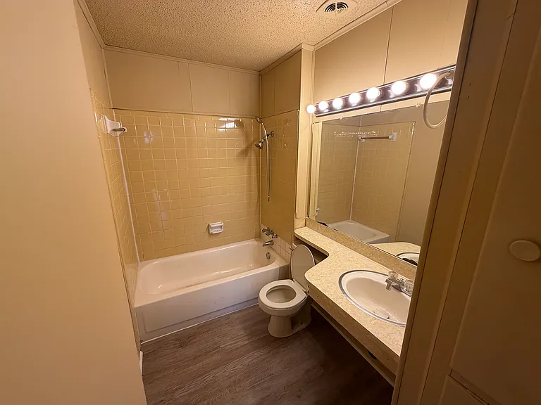 2722 N Saint Augustine Dr — Photo 12