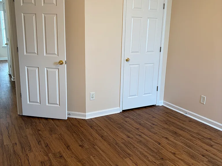 214 Bainbridge Cir — Photo 13