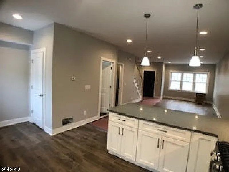 3 bed, 5.0 bath, $4,100 — Photo 3