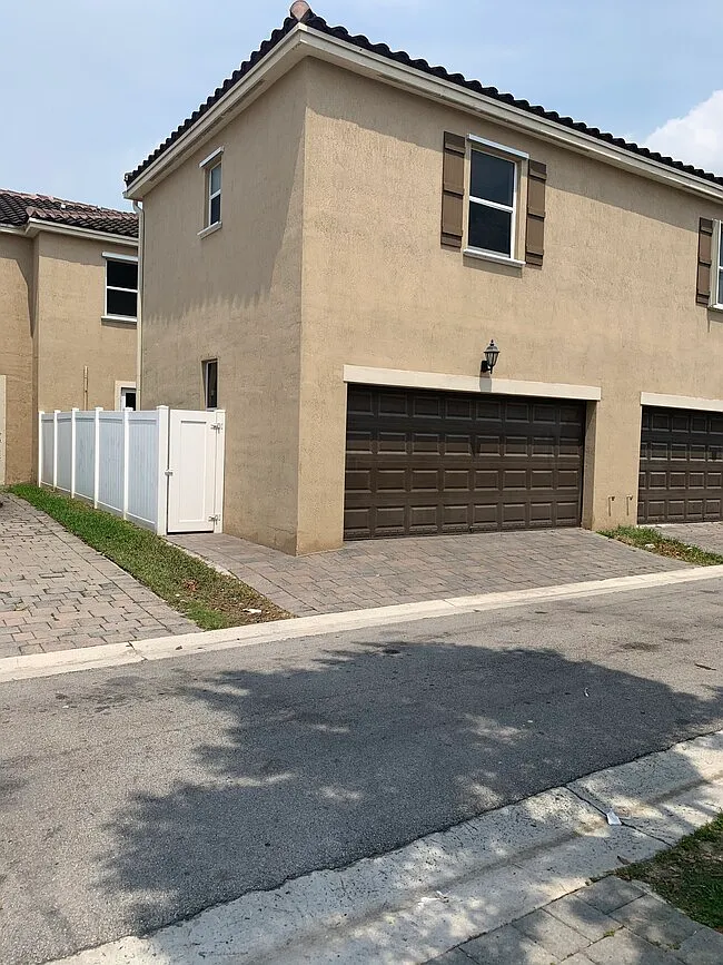 9342 SW 171st Ave — Photo 3
