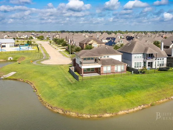414 W Bend Dr, League City, TX 77573