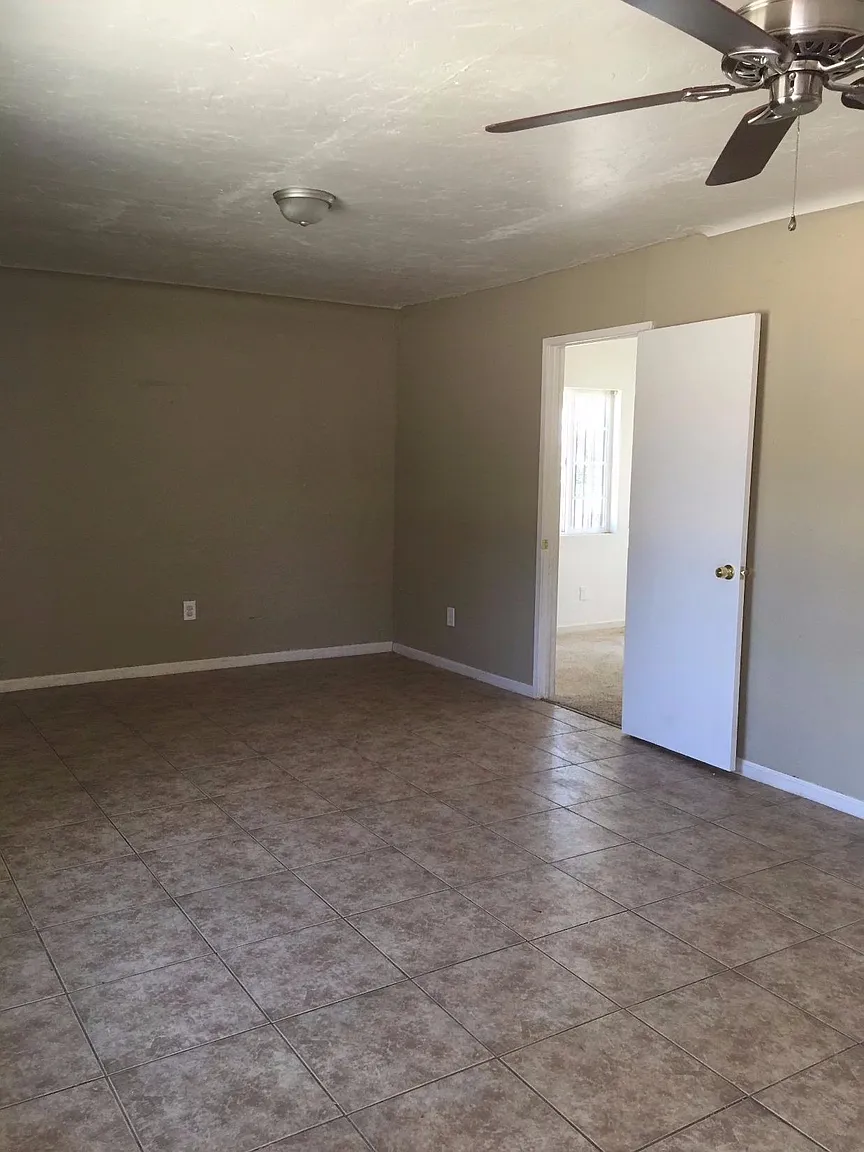 4546 E McKenzie Ave photo 1
