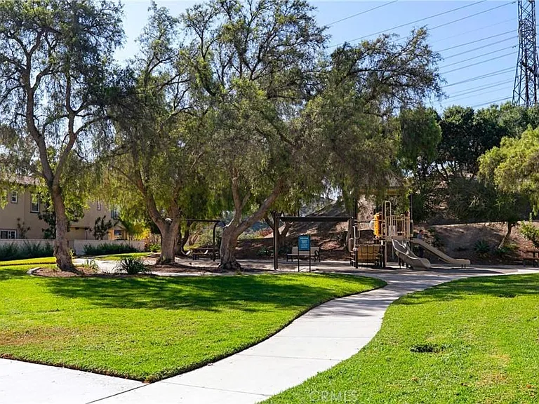 58 Paseo Vis — Photo 13