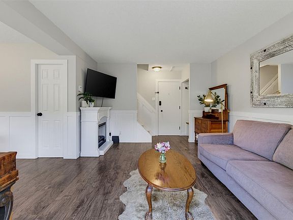 2nd image of 477 Lampson St #30