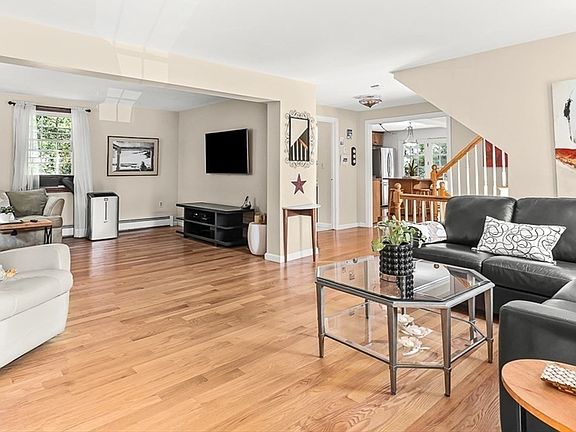 5th image of 84 Derby St