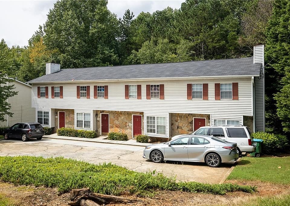 2nd image of 2920 Spruce Cir