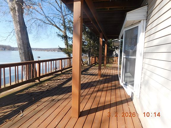 3rd image of 57586 Gearhart Landing Rd