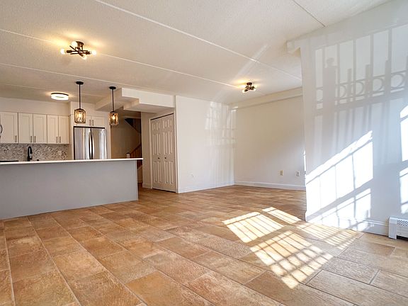 2nd image of 41 Stanwix St #1