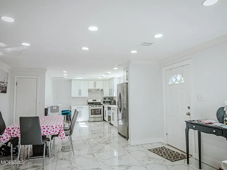 295 Roosevelt Ave — Photo 19