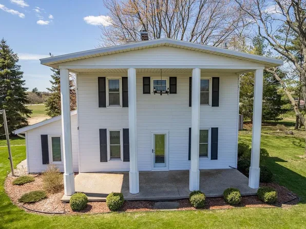 1805 West Pine Street, Baraboo, WI 53913