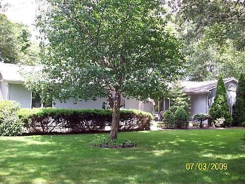 side view-corner lot on a cul-de-sac