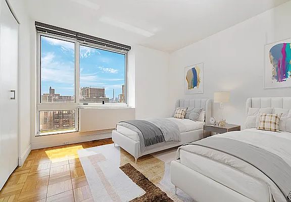 5th image of 215 E 96th St #38C