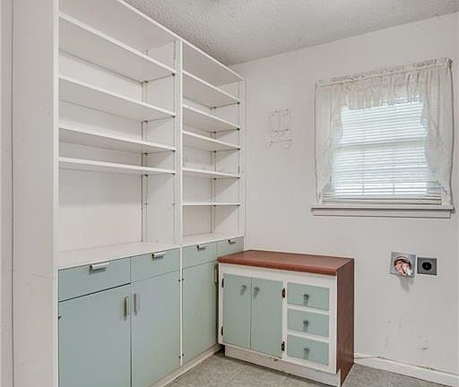 4th image of 3257 Caroline Dr