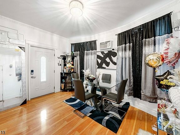 5th image of 48 39Th St