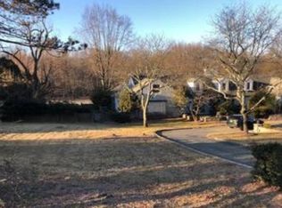 16 E Greenbrook Rd, North Caldwell, NJ 07006