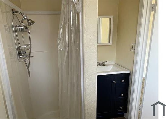 5th image of 2714 79th Ave APT B