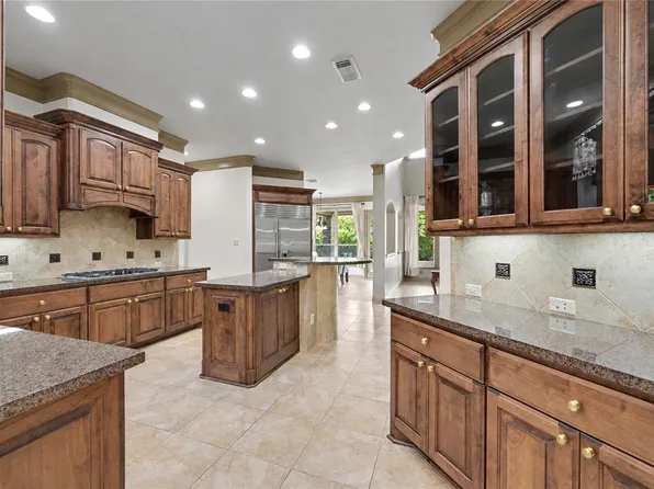 90 Player Oaks Pl, The Woodlands, TX 77382